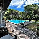 Sunshine With Pool Villa