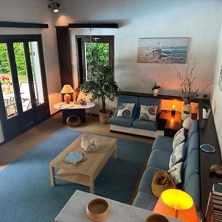 Sunshine With Shared Pool Villa *