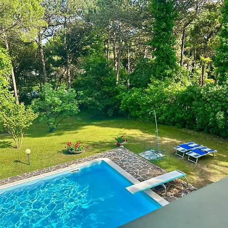 Sunshine With Pool Villa