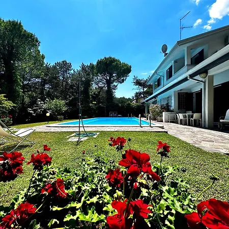 Villa Sunshine With Pool Lignano Sabbiadoro