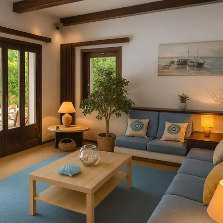 Sunshine With Pool *